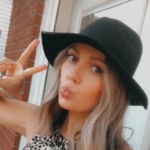 Meet your Posher, Daniella